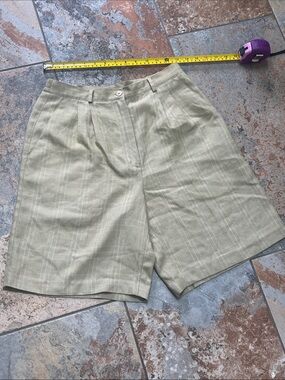 High-Waist bermuda Women’s Shorts in Light Olive